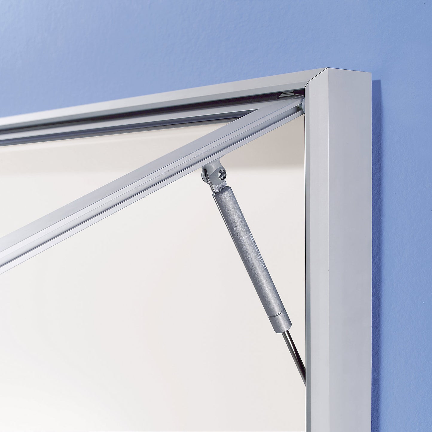 Display case, aluminium frame, for indoor and outdoor use, capacity 21 x A4 sheets, HxWxD 1010 x 1560 x 50 mm, square frame corners.