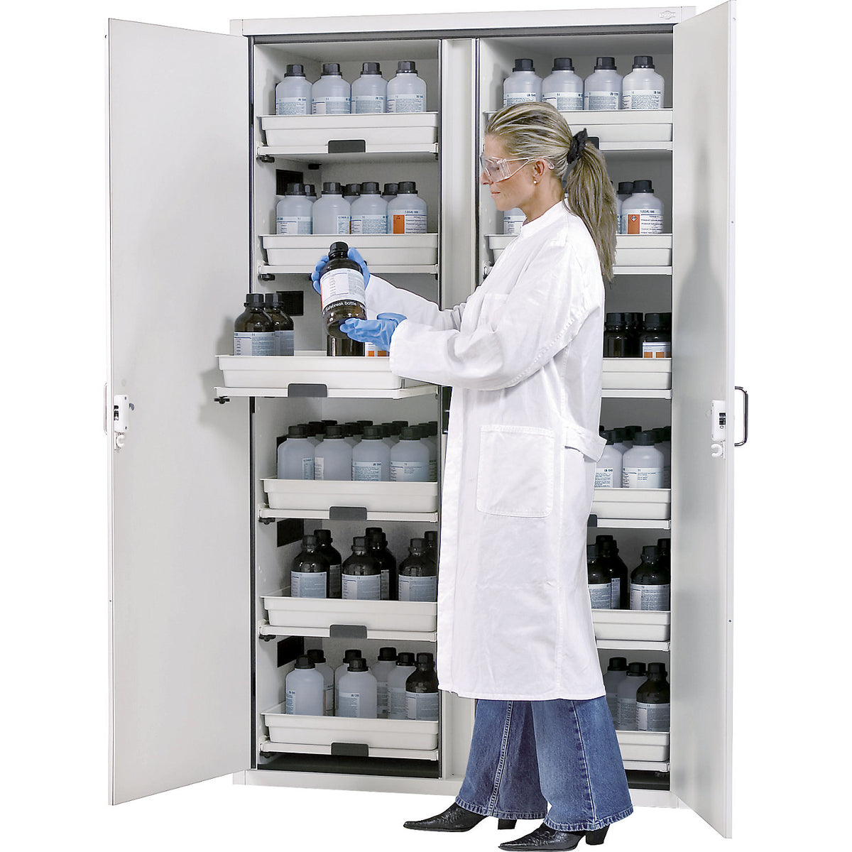Full height safety cupboard for acids and alkalis, 1-door, with 4 drawers.
