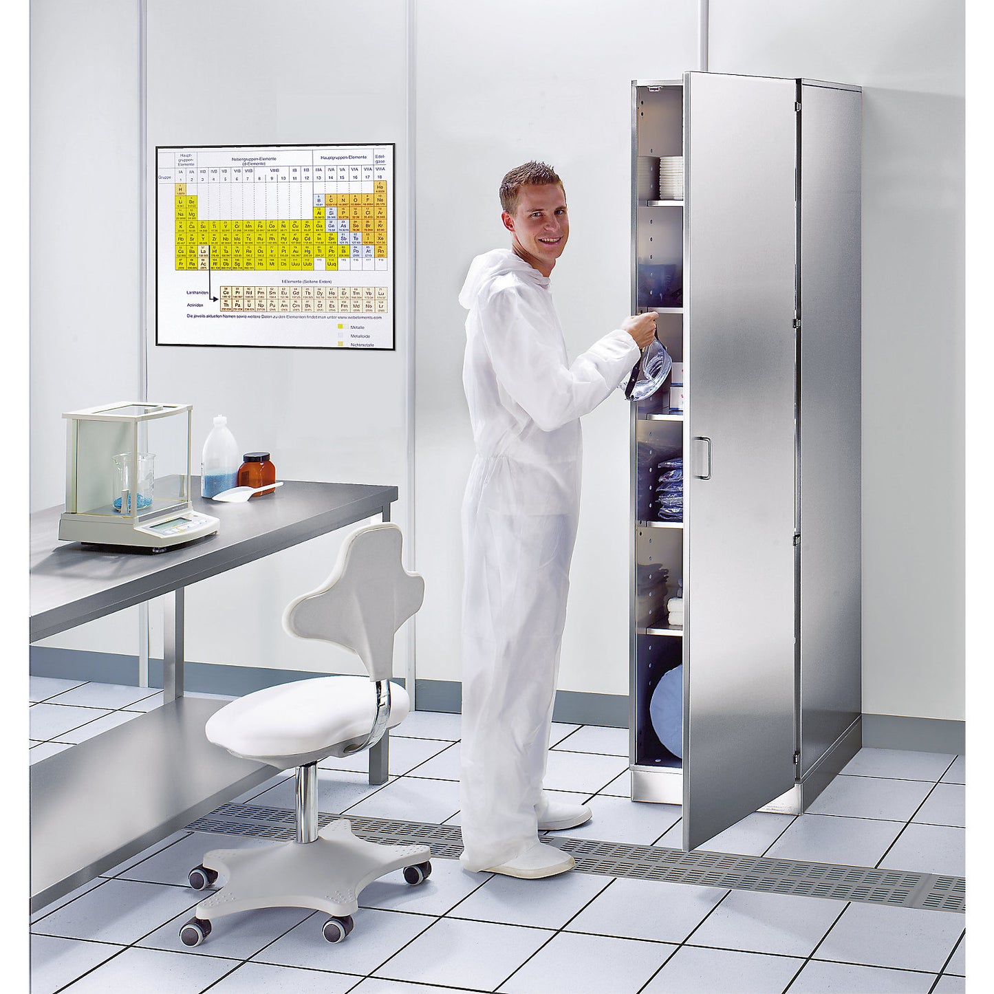 Cleanroom full height cupboard made of stainless steel, 1 hinged door, width 500 mm.