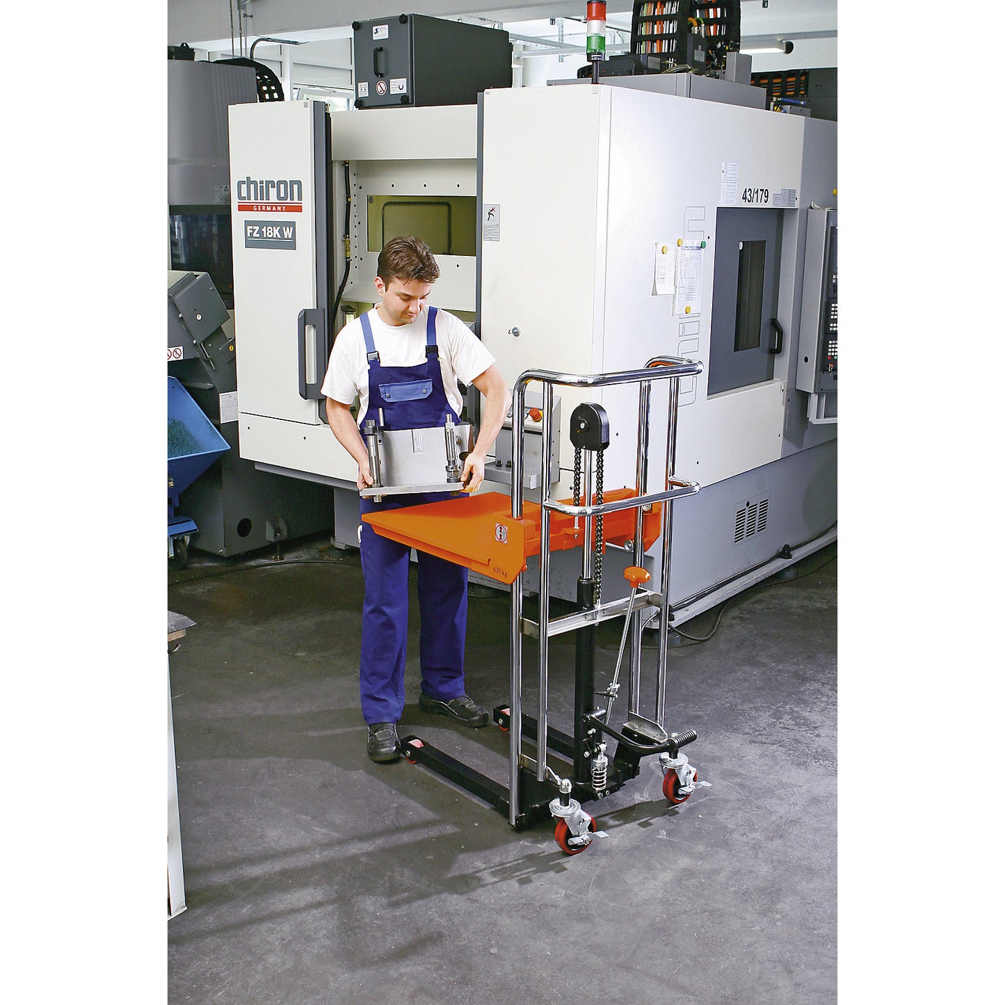 Budget stacker, electro-hydraulic, lifting range 85 - 1615 mm.
