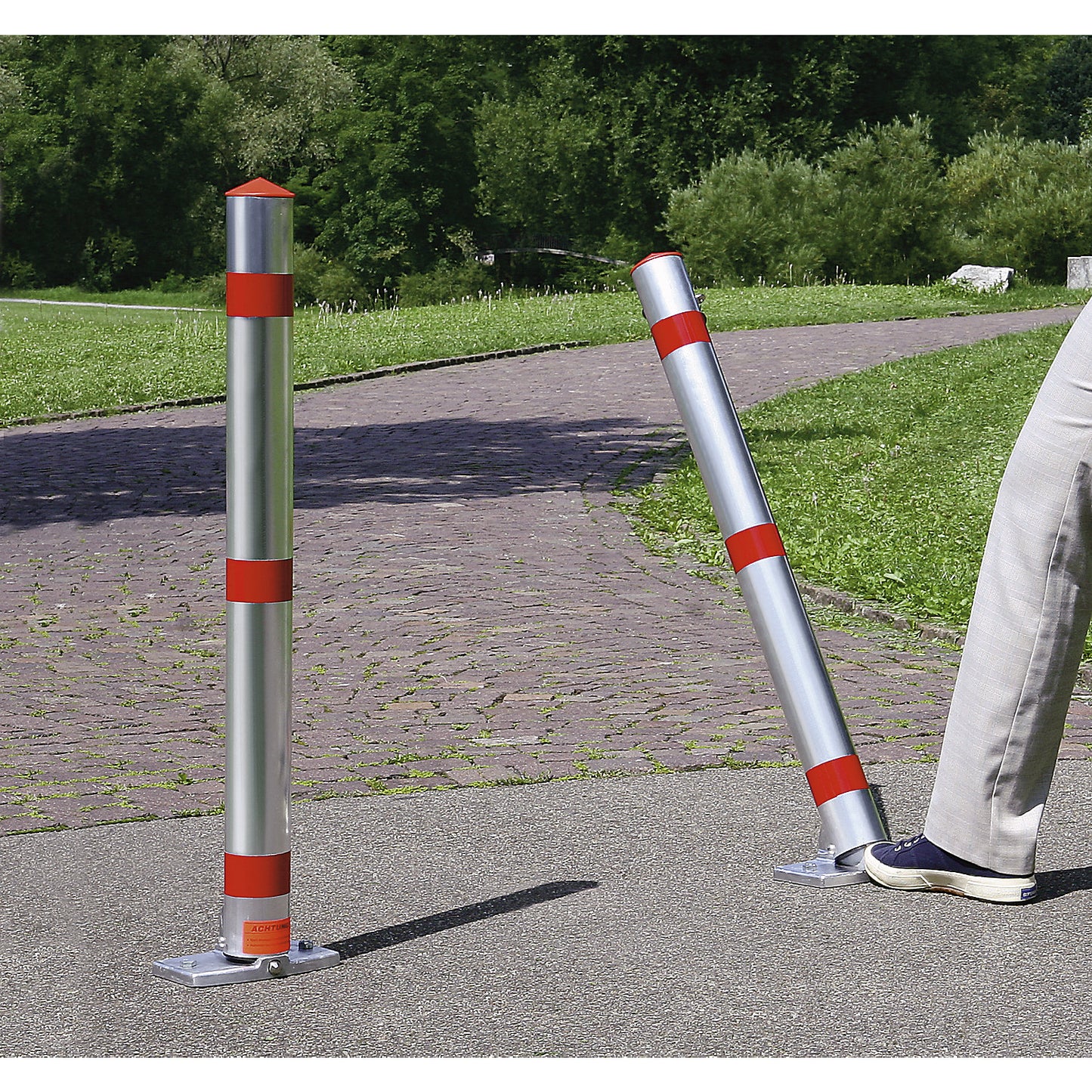 Barrier post, aluminium pipe, lockable, without foot pedal, triangle lock.