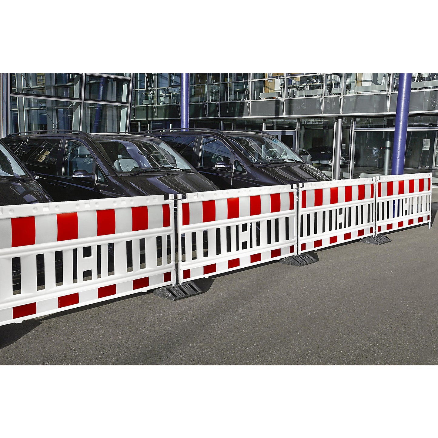 Barrier, plastic, white / red, 1+ items.