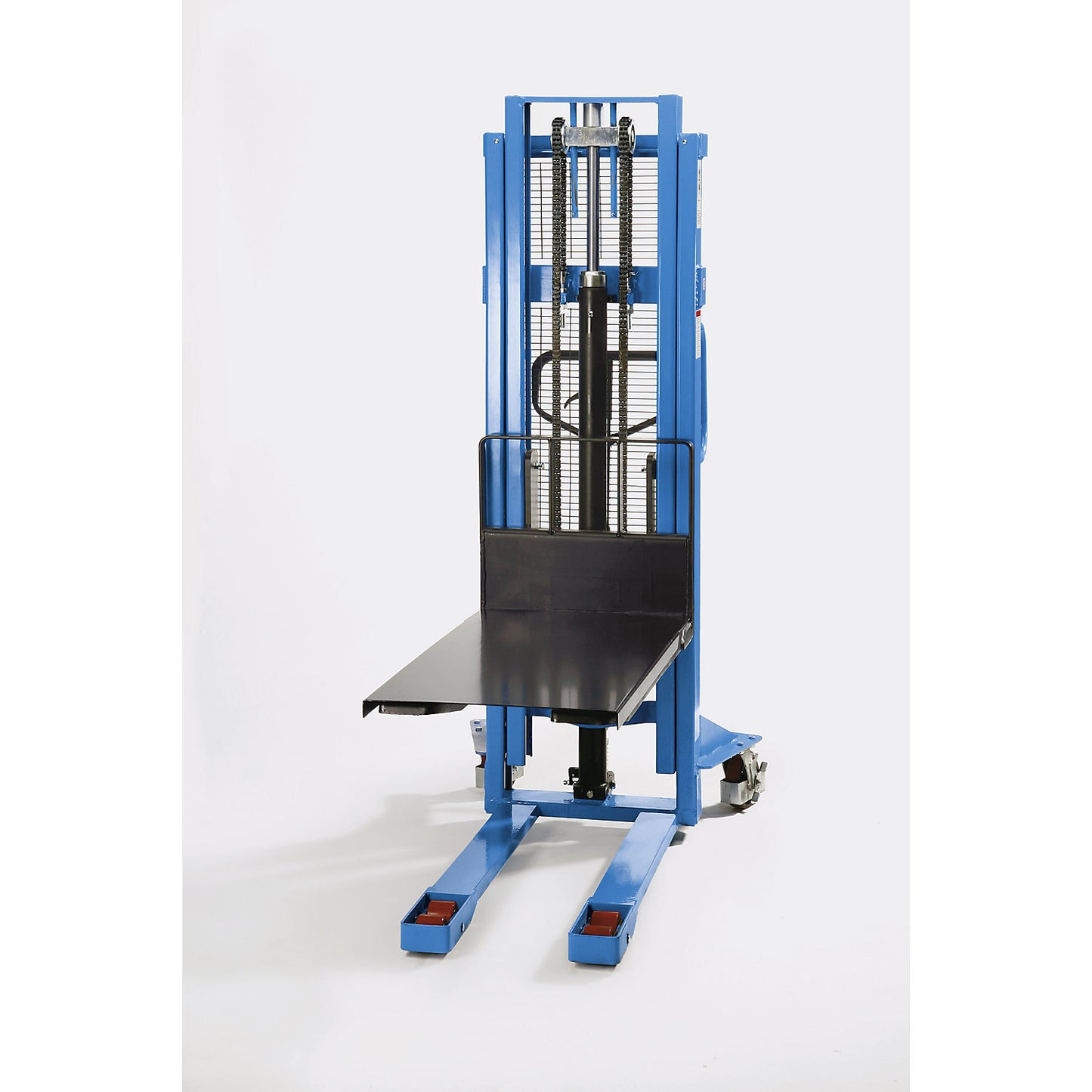 High lift stacker, lifting range 90 - 2500 mm, max. load 1000 kg, overall height 1850 mm.