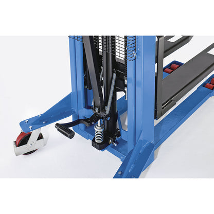 High lift stacker, lifting range 90 - 3000 mm, max. load 1000 kg, overall height 2090 mm.
