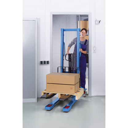 High lift stacker, lifting range 90 - 1200 mm, max. load 1000 kg, overall height 1730 mm.