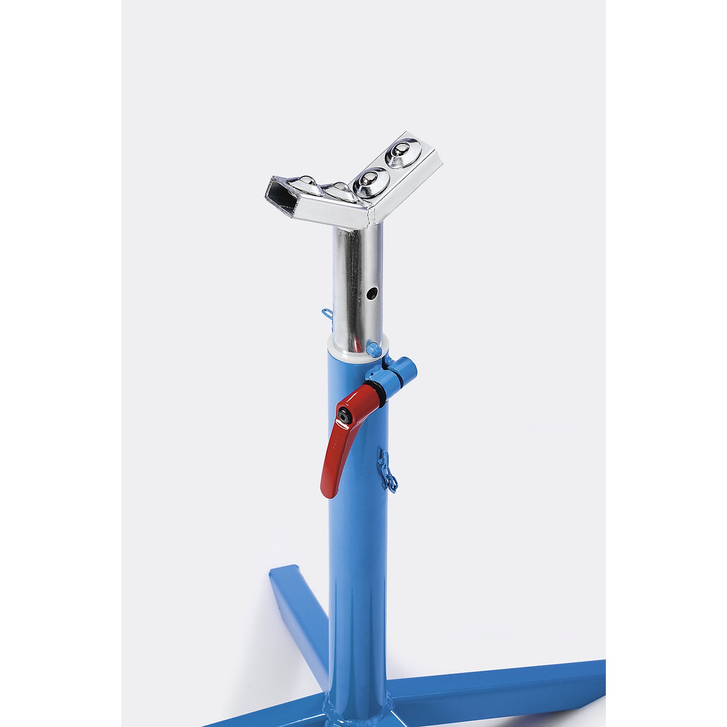 Roller stand, with V support, lifting range 635 - 1025 mm, max. load 100 kg.