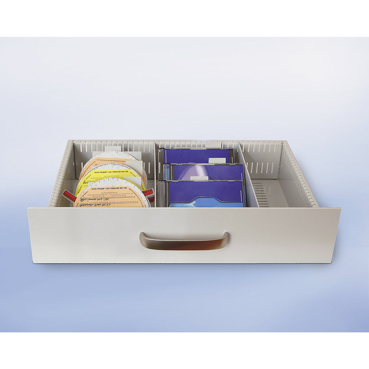 Drawer on telescopic rails, can be set up as needed, extra cost.