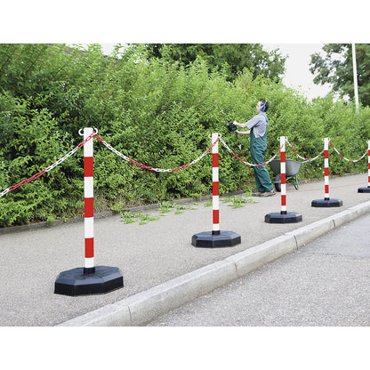Chain stand, post made of tubular plastic, with concrete filling (9 kg), red / white.