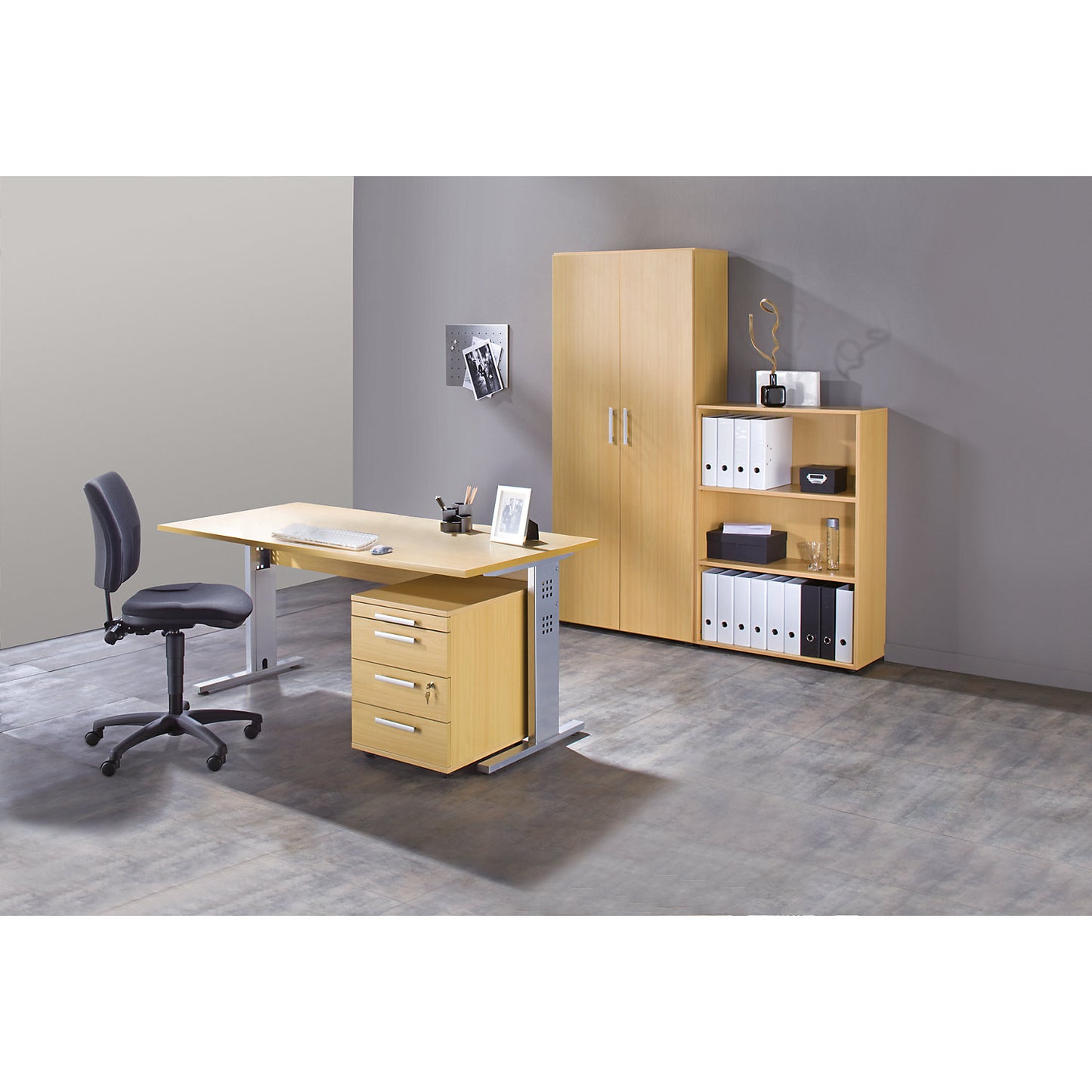 Desk, HxWxD 720 x 1600 x 800 mm, light grey.