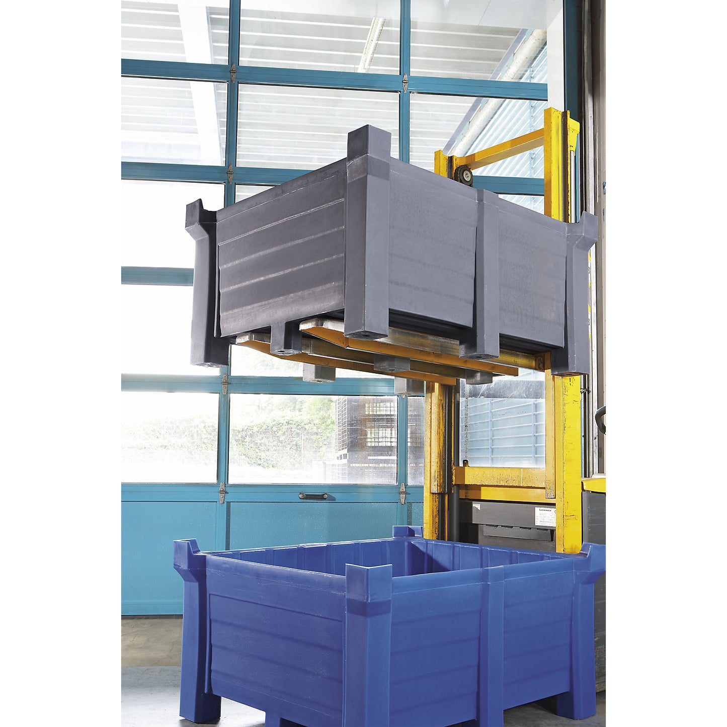 Polyethylene transport and stacking container, max. stacking load 2500 kg, LxW 800 x 500 mm, blue.