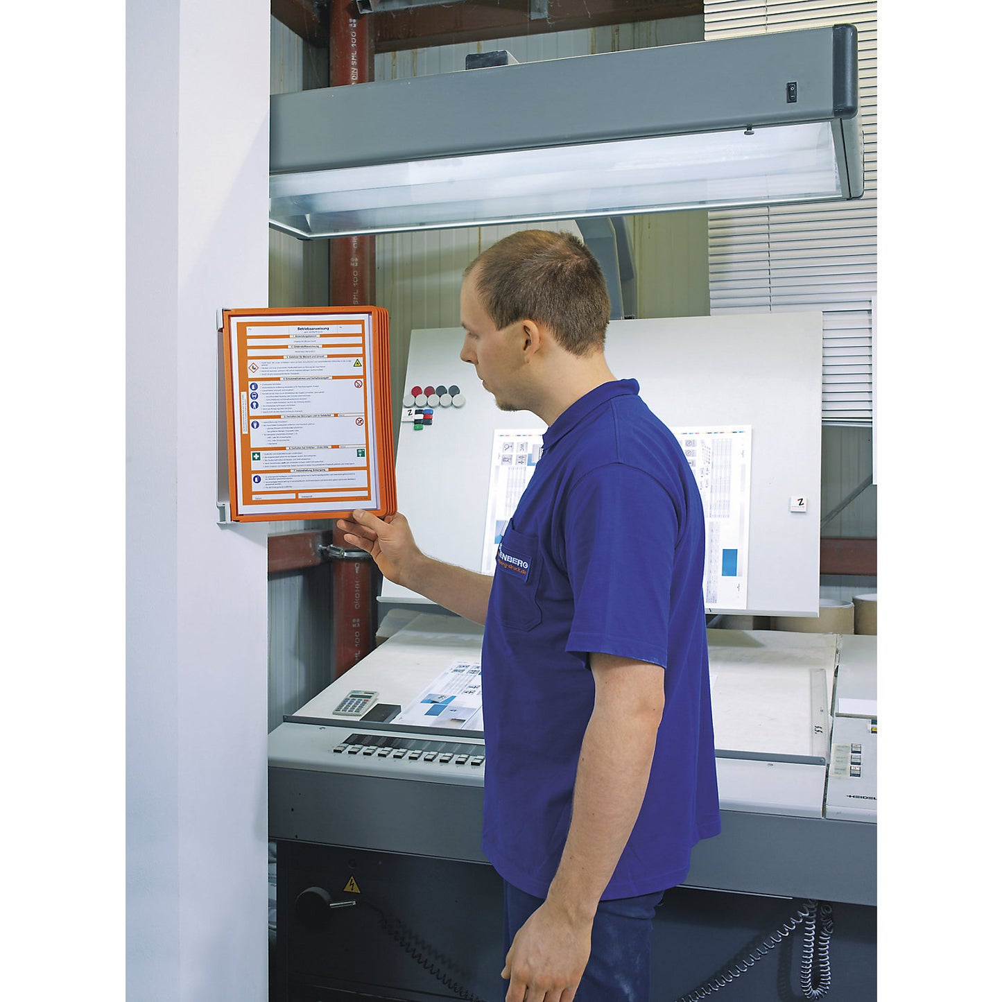 Complete wall holder set, 5 x A4 clear view panels, pack of 2, red frame.