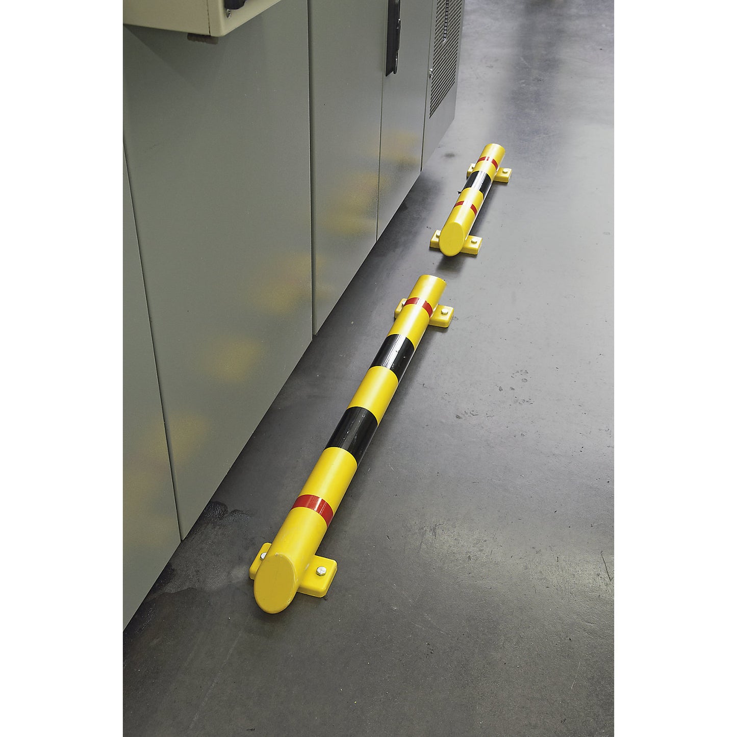 Crash protection beam, made of plastic, length 800 mm.