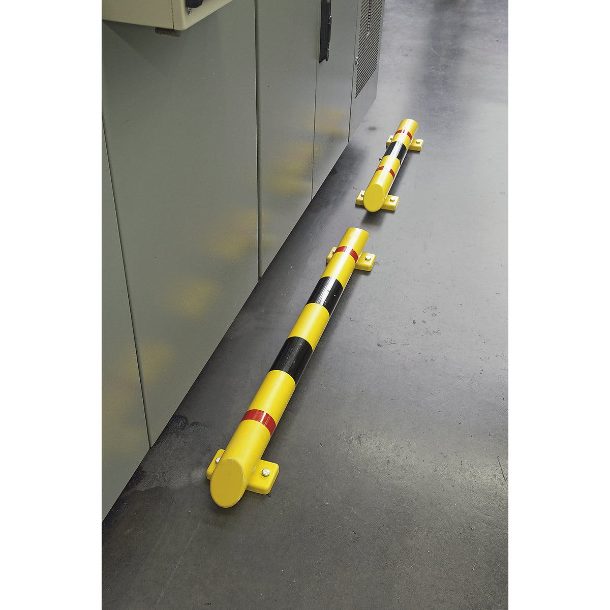 Crash protection beam, made of plastic, length 800 mm.