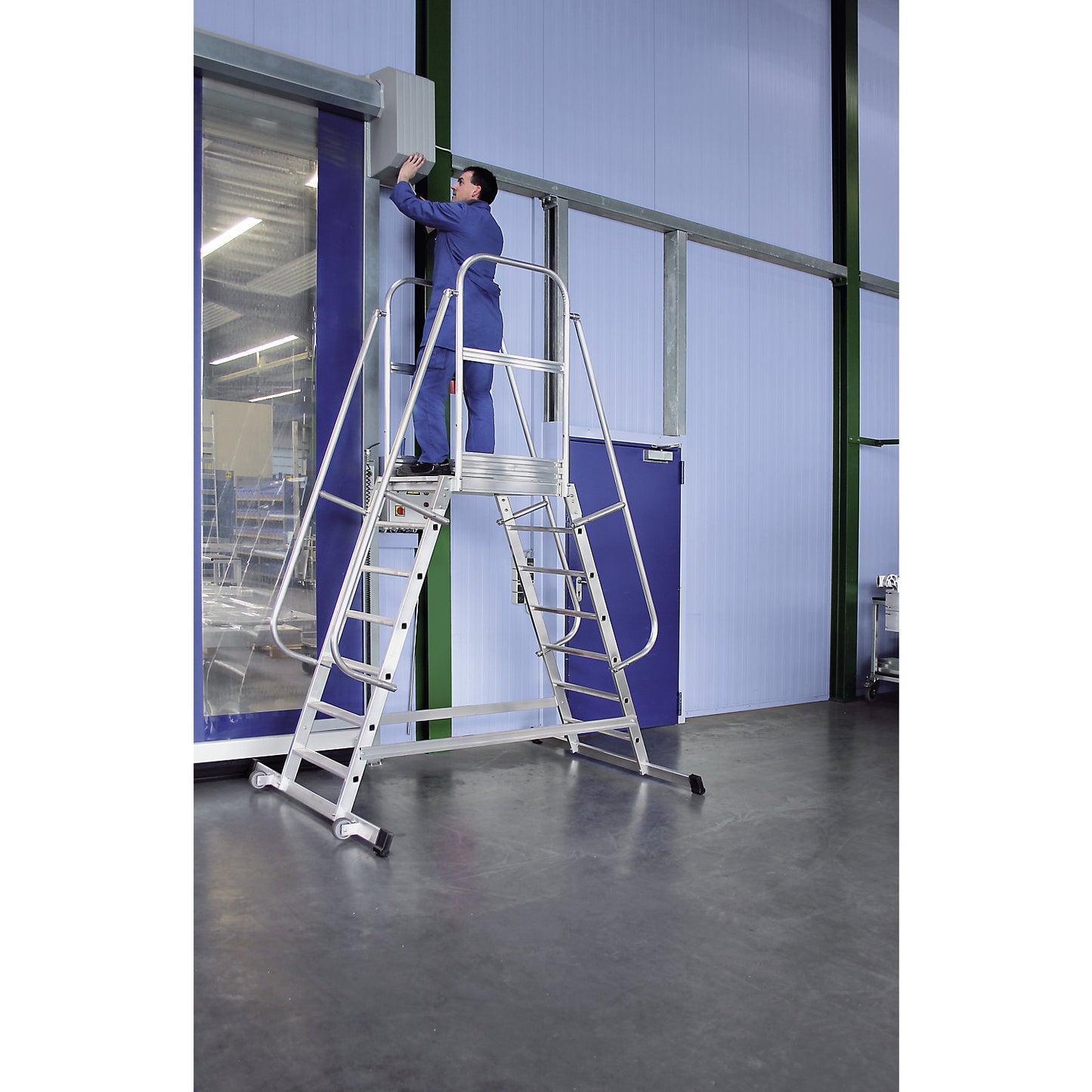 Aluminium mobile safety steps, double sided, mobile, 2 x 8 steps.