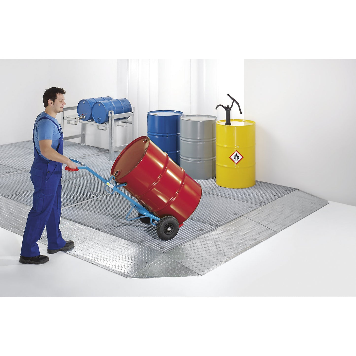 Low profile steel sump tray, width 1350 mm, length 1350 mm, capacity 82 l.