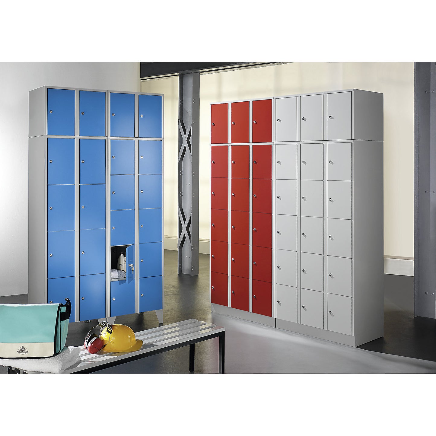 Munich 4-fold compartment locker, 2 compartments, light grey, W 600 mm, with feet.