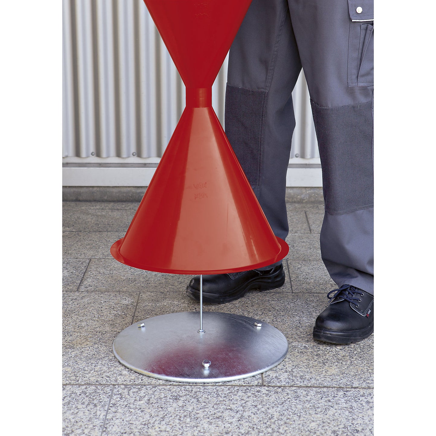Base disc for conical pedestal ashtray, made of hot dip galvanised sheet steel, weight 3 kg.