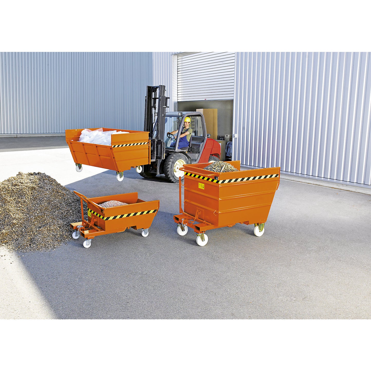 Mobile tilting skip with tilting mechanism, with wheel set, capacity 0.755 m³.