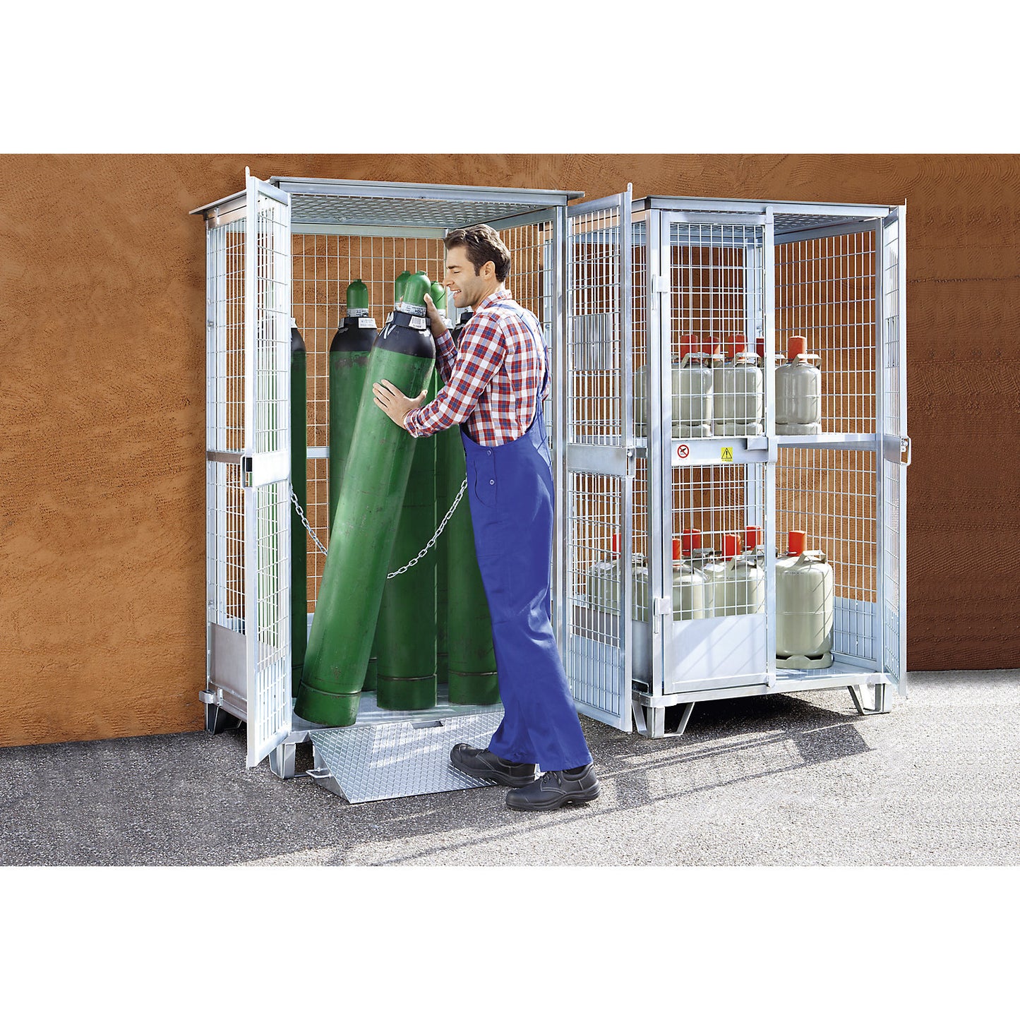Gas cylinder storage, HxWxD 2100 x 1235 x 1070 mm, without intermediate shelf.