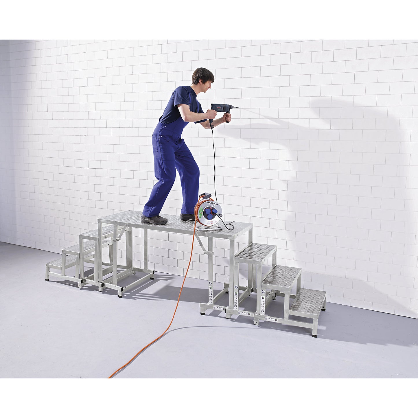 Crossover module, module length 1000 mm, for modular work platform.