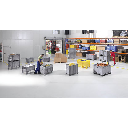 Polyethylene pallet box, capacity 550 l, 4 feet and 4 castors, 1+ items.