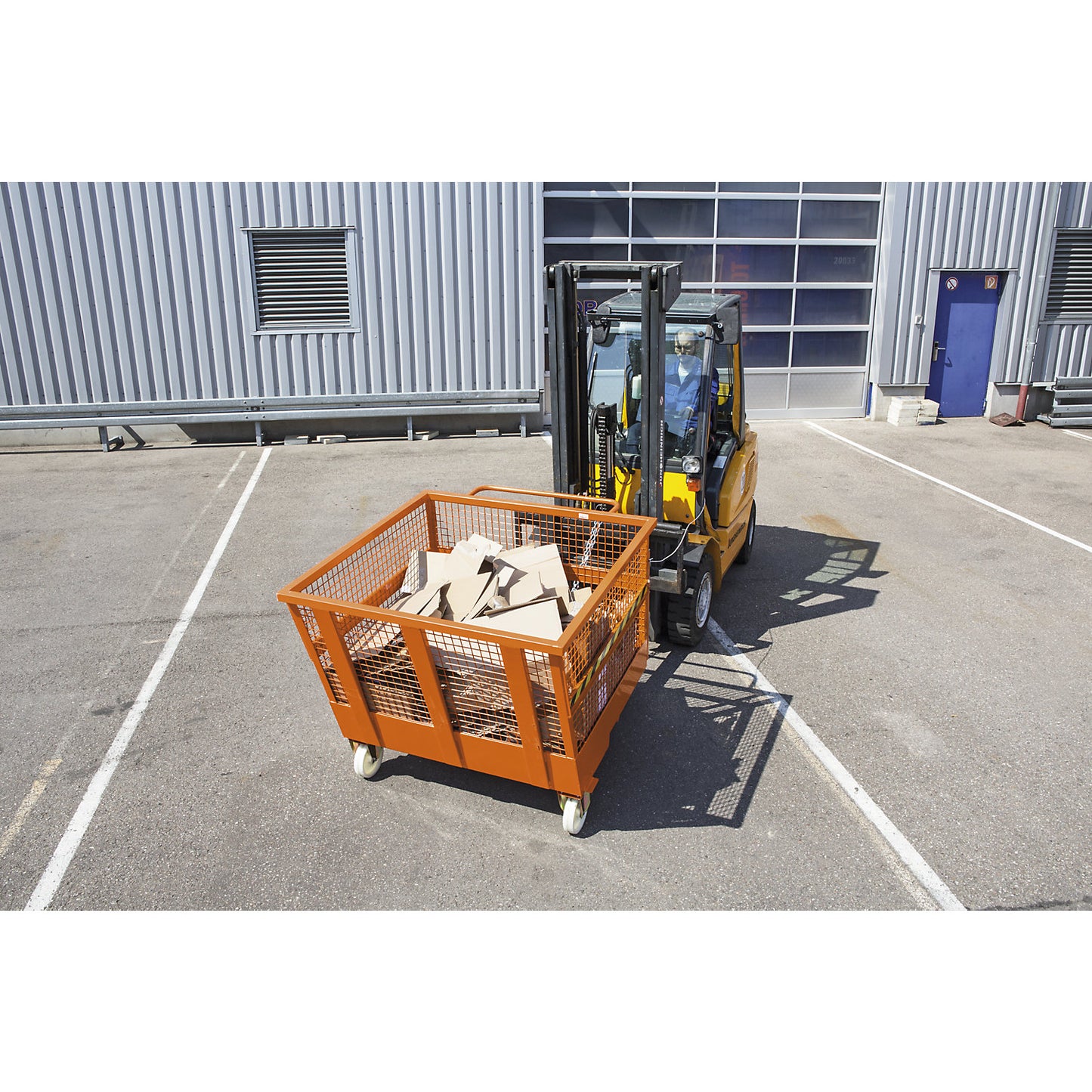 XXL tilting skip, max. load 2000 kg, capacity 1.61 m³.