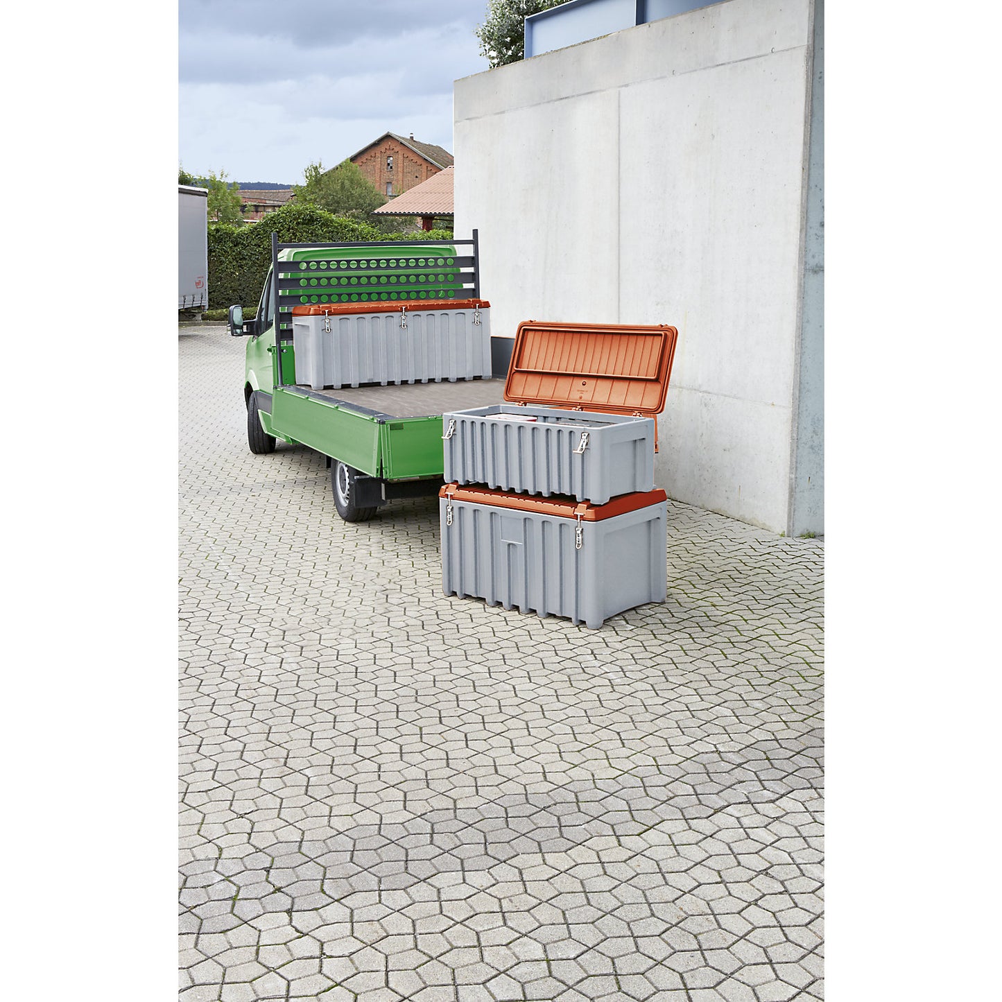 Universal box made of polyethylene, capacity 750 l, max. load 400 kg, grey / orange.