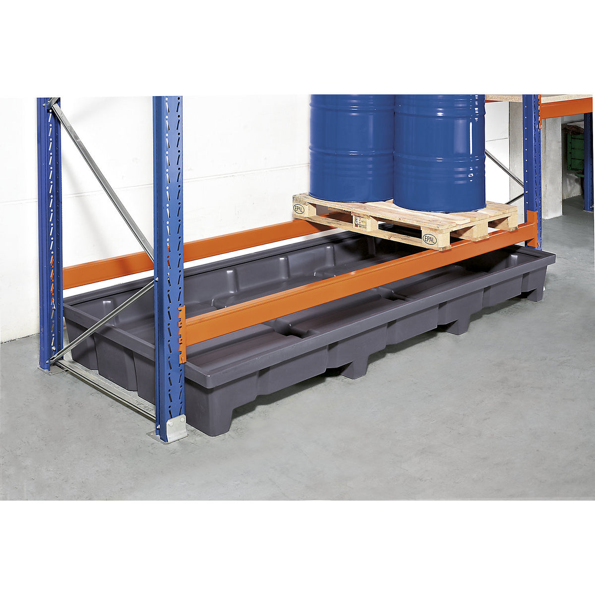 Base sump tray, made of polyethylene, sump capacity 1000 l, for shelf width 3300 mm.