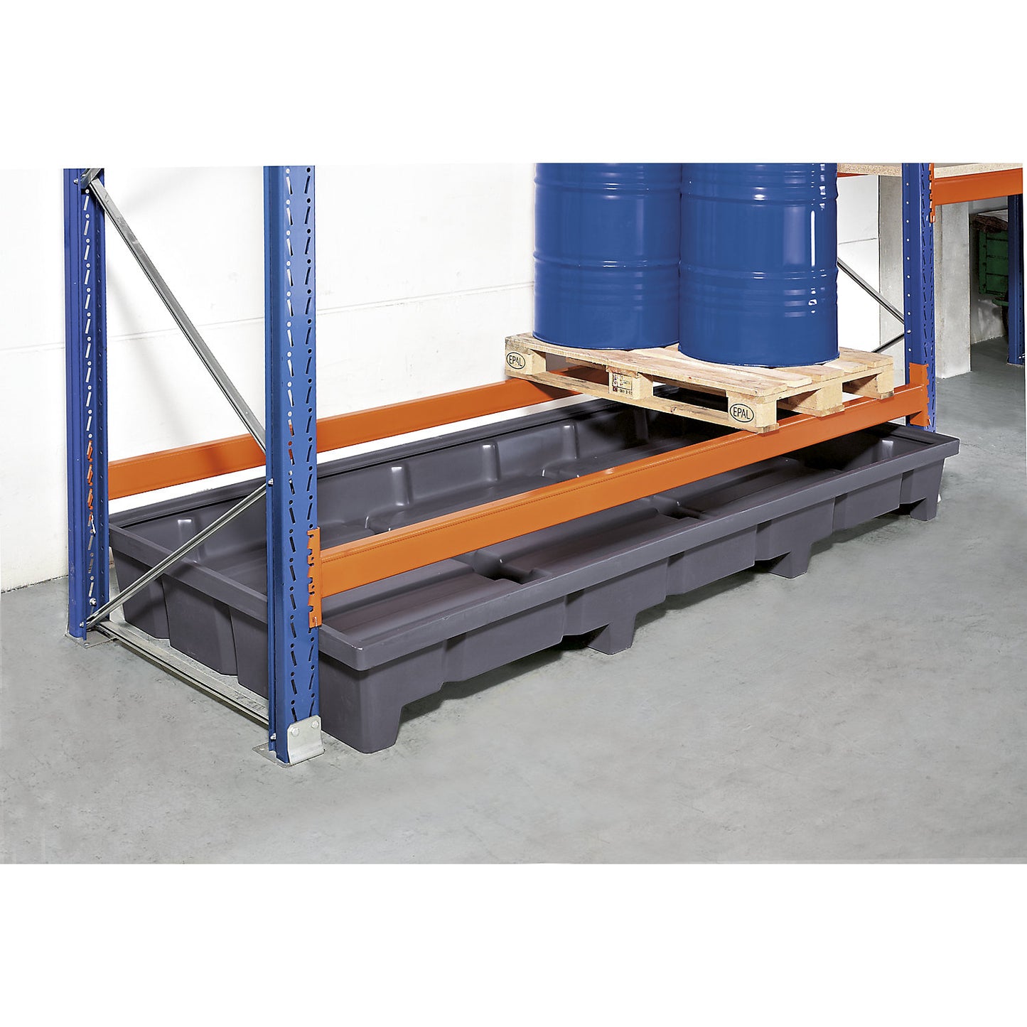 Base sump tray, made of polyethylene, sump capacity 315 l, for shelf width 1400 mm.