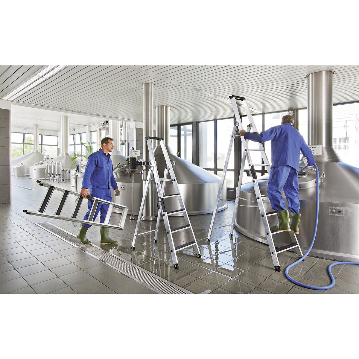 CLIP-STEP step ladder, single sided access, slip resistant R13, durable, 5 steps.