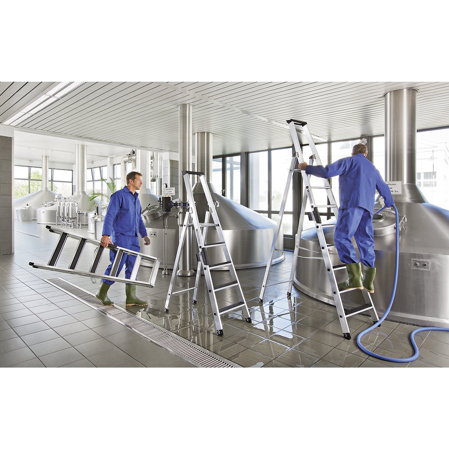 CLIP-STEP step ladder, single sided access, slip resistant R13, durable, 5 steps.