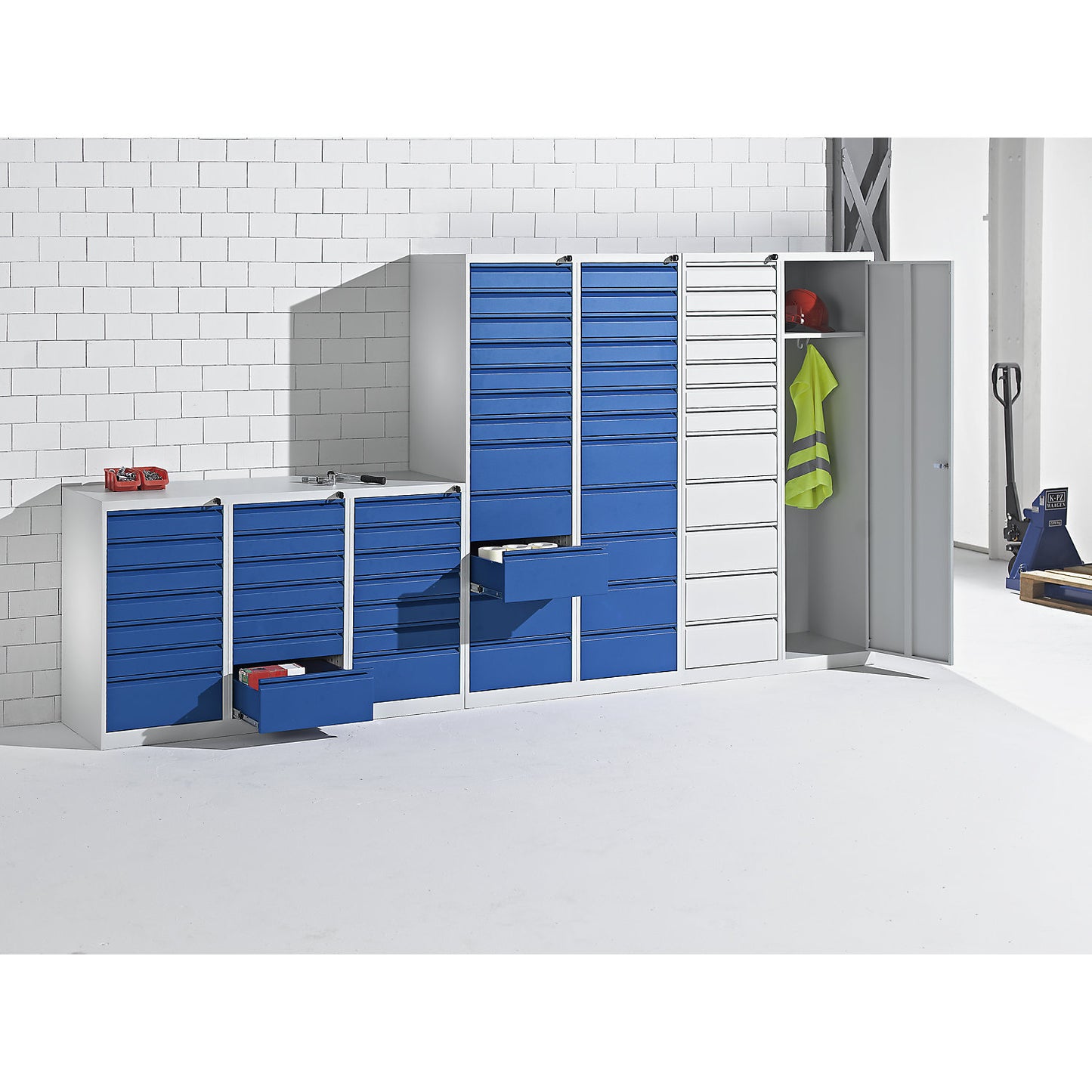 Drawer cupboard, steel, HxWxD 900 x 1000 x 500 mm, 14 drawers, light grey drawers.