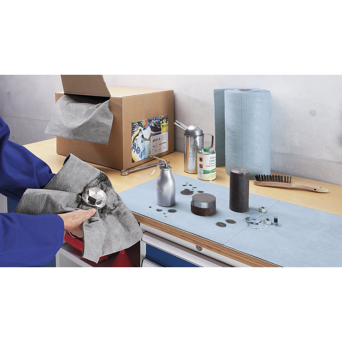 BASIC absorbent sheeting, roll of sheeting, for oil, 400 mm x 40 m, pack of 2 rolls.