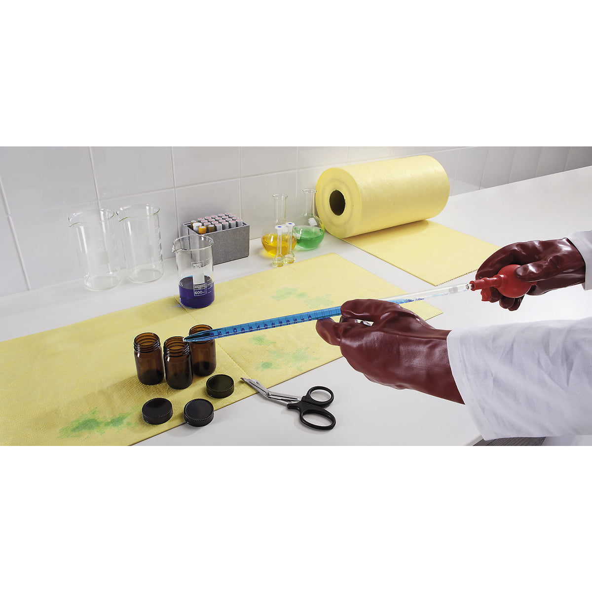 BASIC absorbent sheeting, sheets, for oil, 500 x 400 mm, pack of 100.