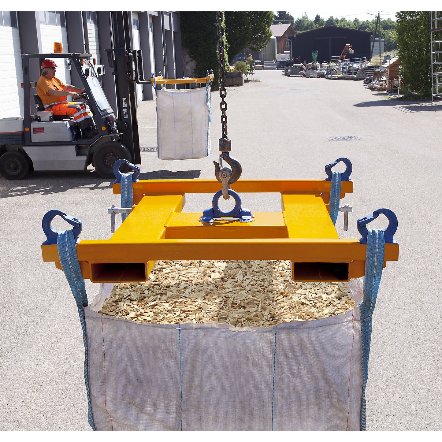 Beam for big bags, hook spacing 900 x 900 mm, max. load 2000 kg.