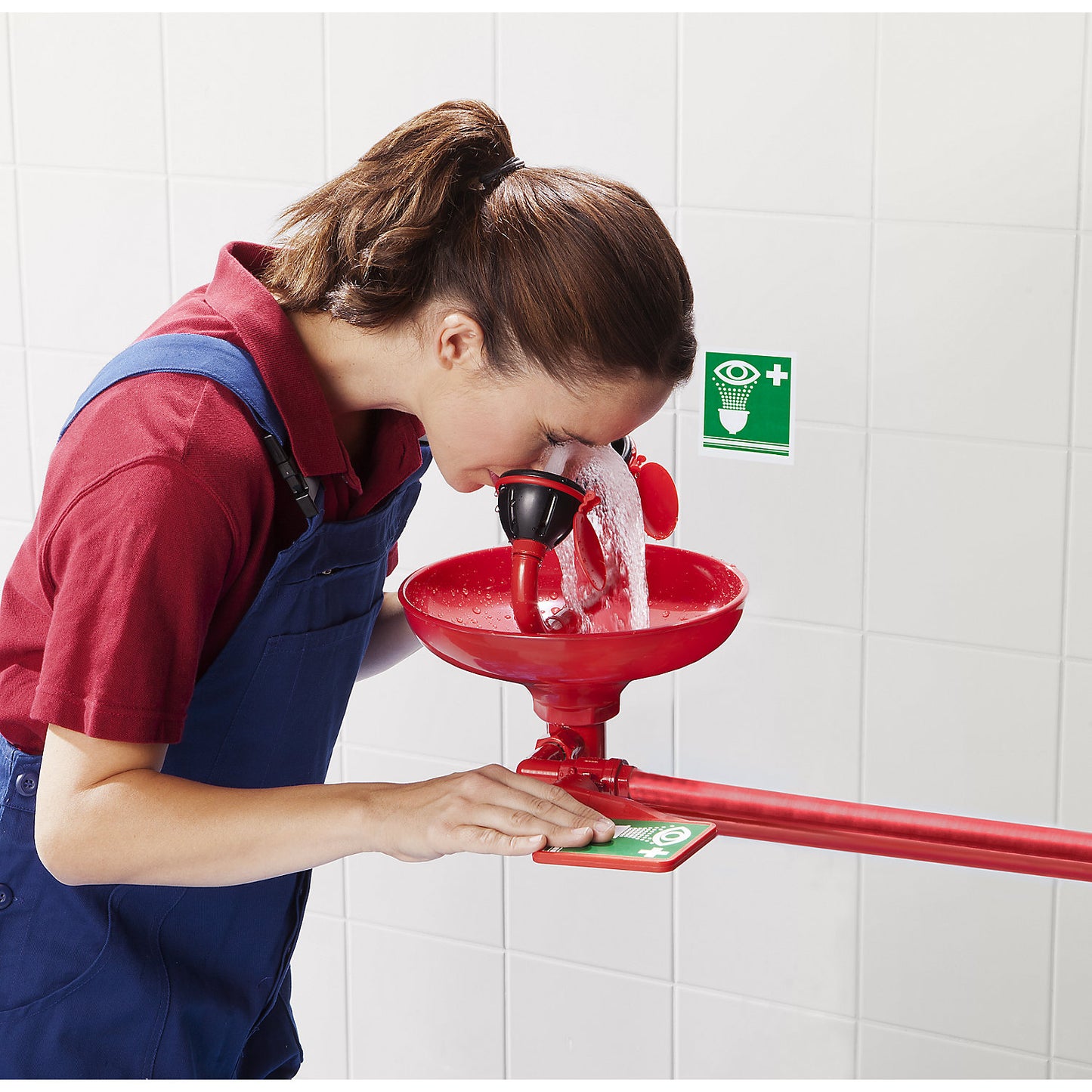 Eye shower with basin and two spray heads, HxD 260 x 395 mm, red.