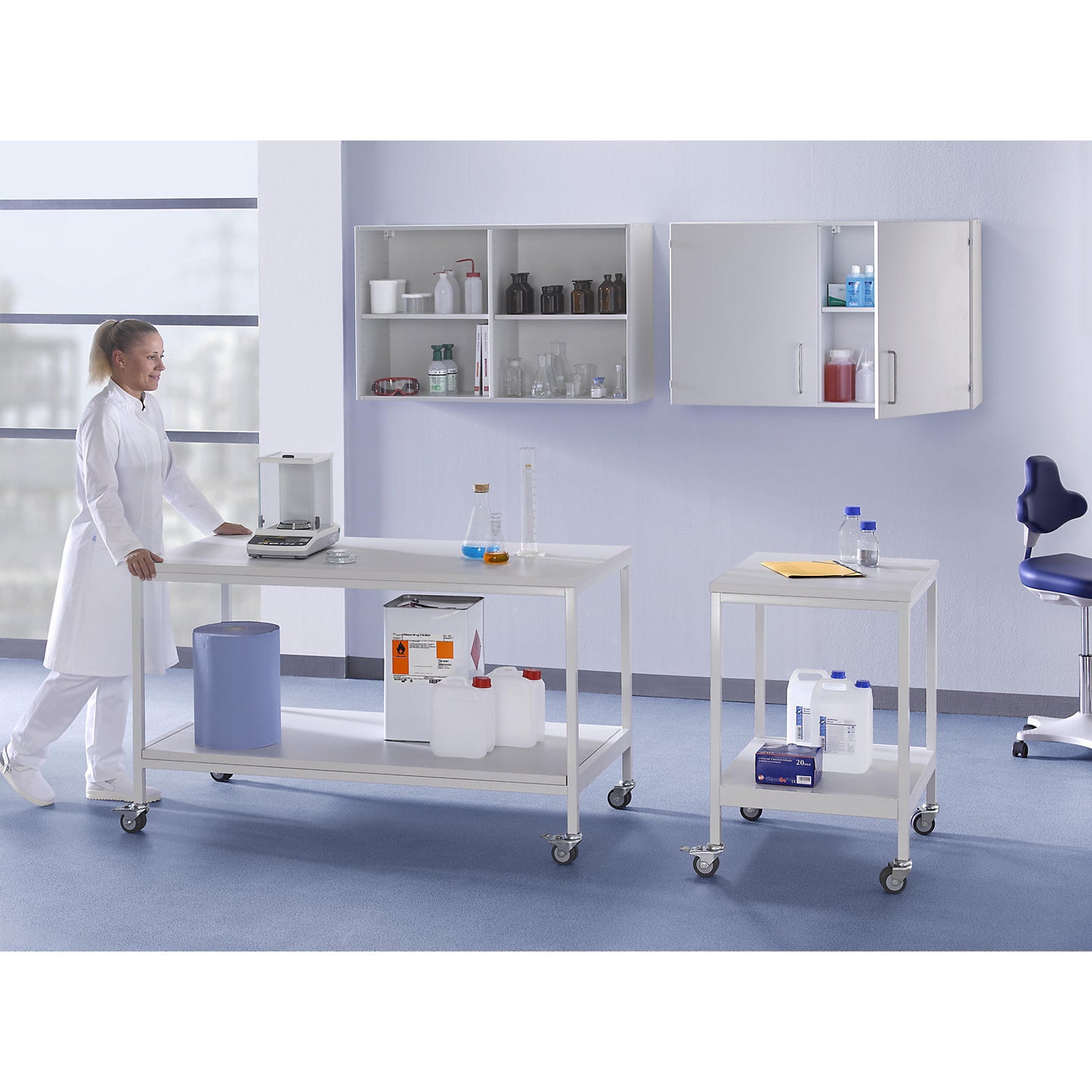 Mobile laboratory table, with shelf, max. load 200 kg, WxDxH 1200 x 750 x 900 mm.