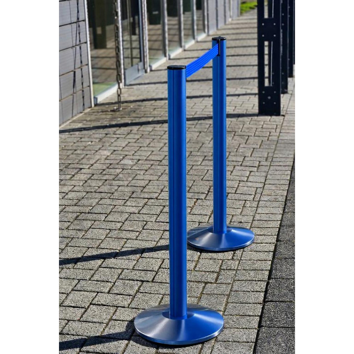 Belt post made of aluminium, post blue, extends 2300 mm, belt colour blue.