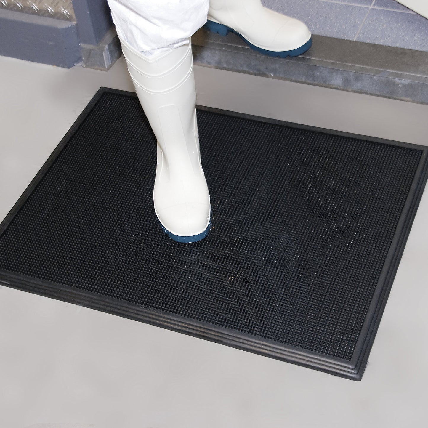 Sani-Trax® disinfection matting, LxW 810 x 610 mm, black.