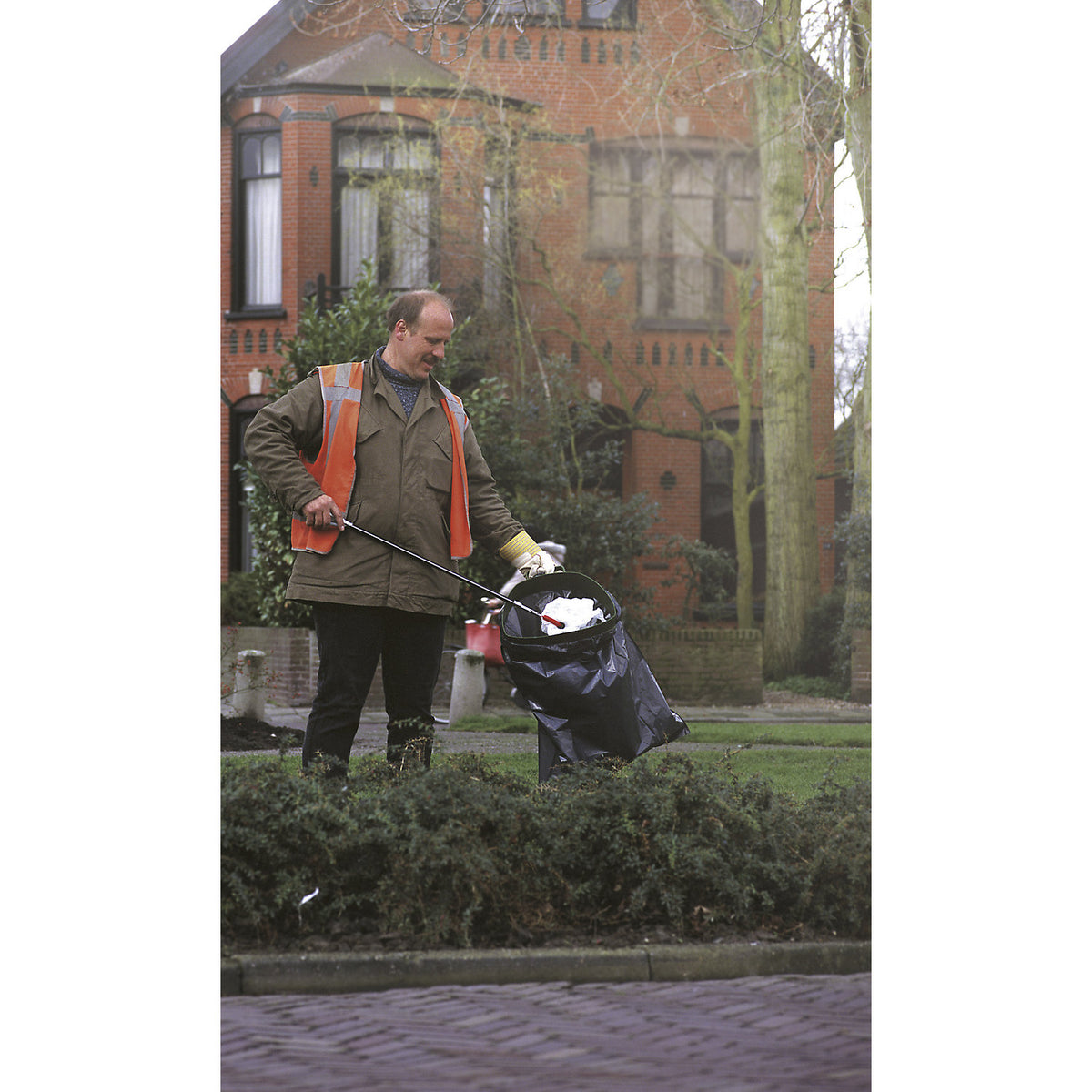 Litter picker, length 92 cm, black.