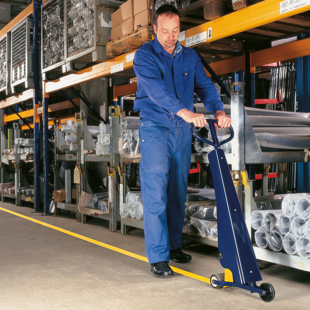 Marking set, floor marking device and tape, tape colour blue.