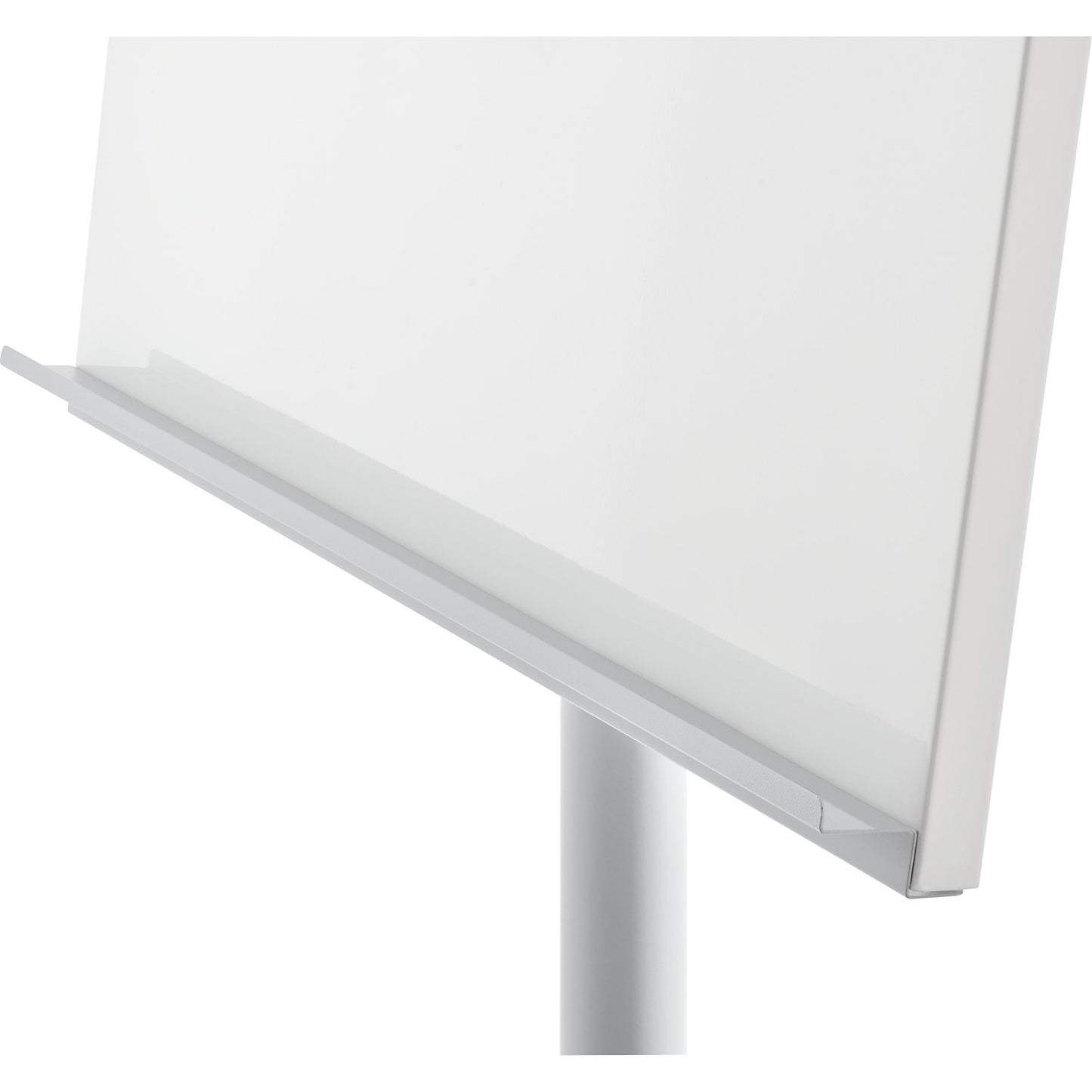 JUNIOR PLUS MOBIL flip-chart, writing surface 680 x 980 mm, mobile, with castors.