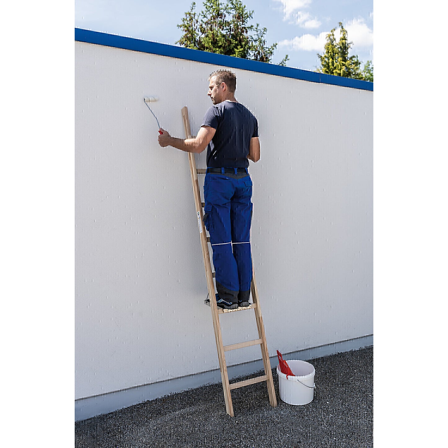 Wooden lean to ladder, with rungs, 8 rungs.