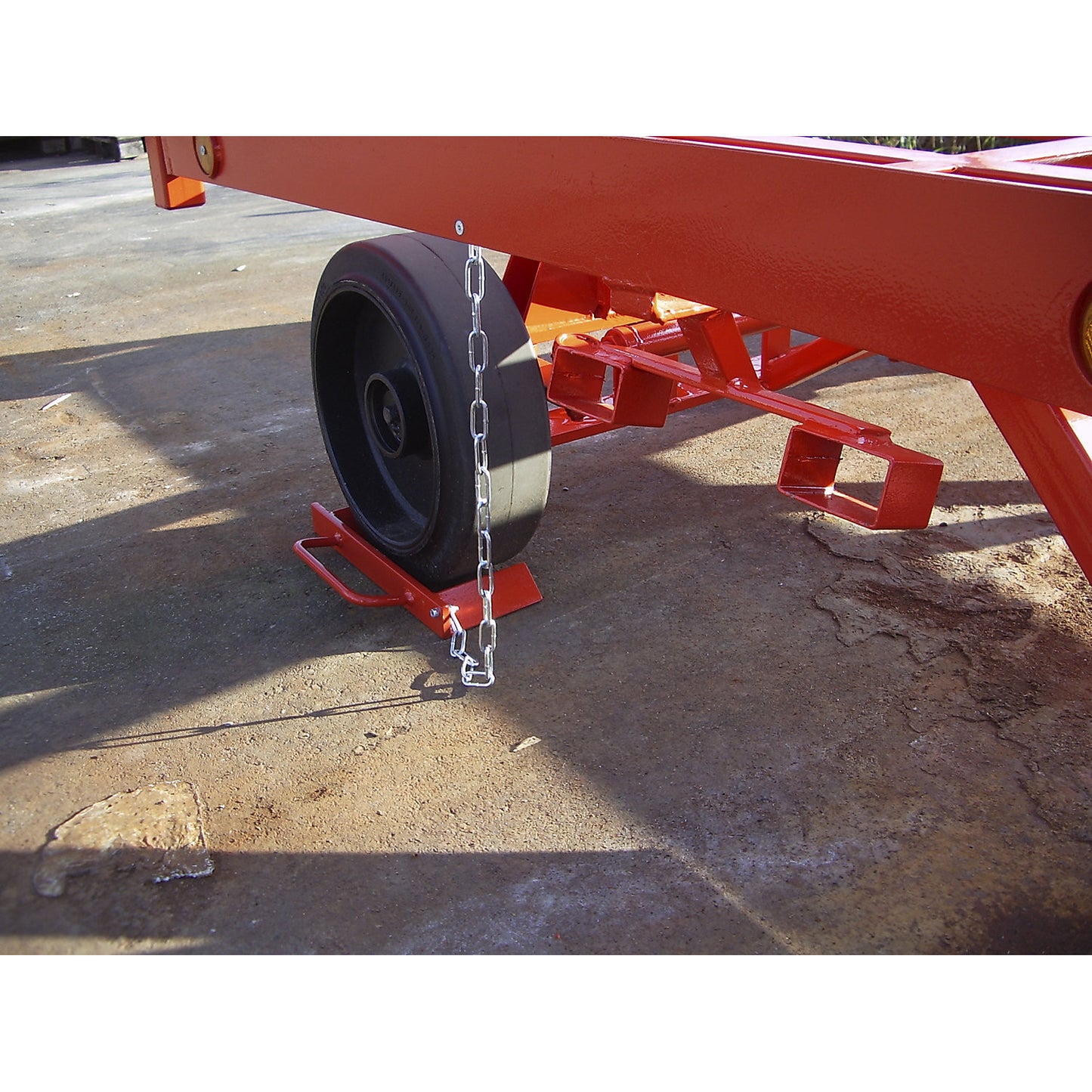 Wheel chock, double action, traffic red RAL 3020.