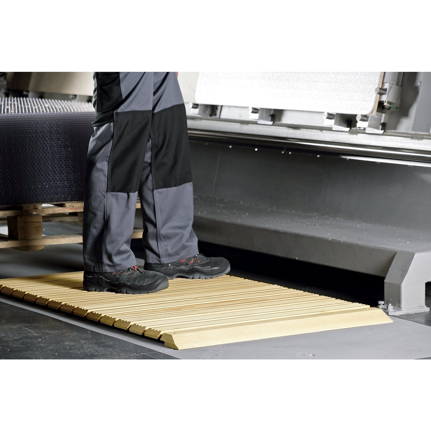 Wooden safety grid Yoga, light beech finish, per per metre, with bevelled edges on 3 sides, width 800 mm.