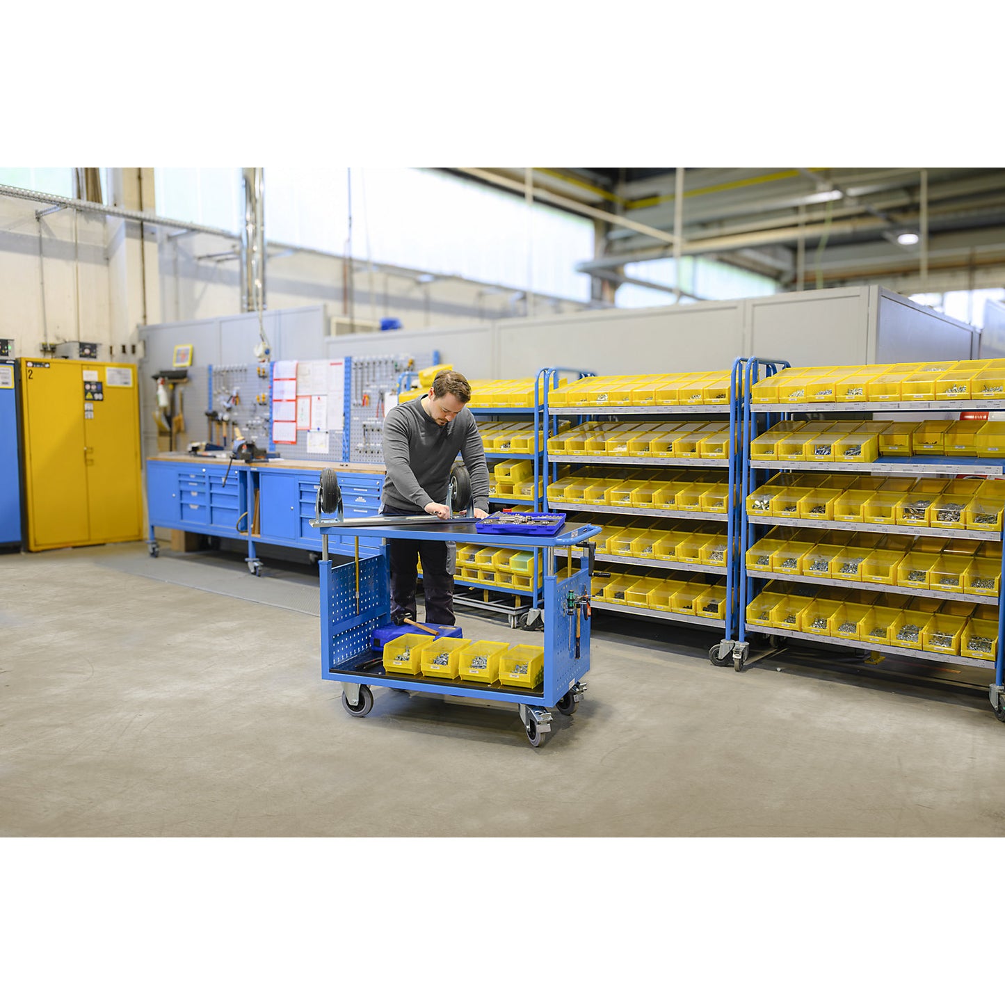 Assembly trolley, height adjustable, 1 shelf, 4 drawers, light blue.