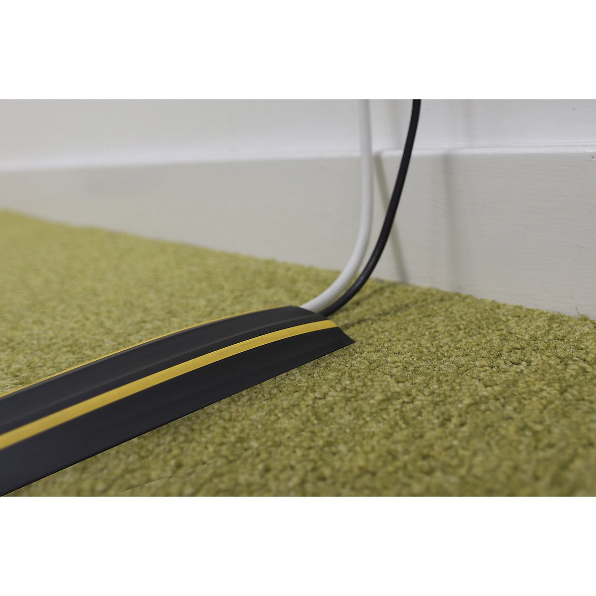 CABLEPRO cable bridge, GP2Safety, black / yellow, 1 duct, 30 x 10 mm, length 3 m.