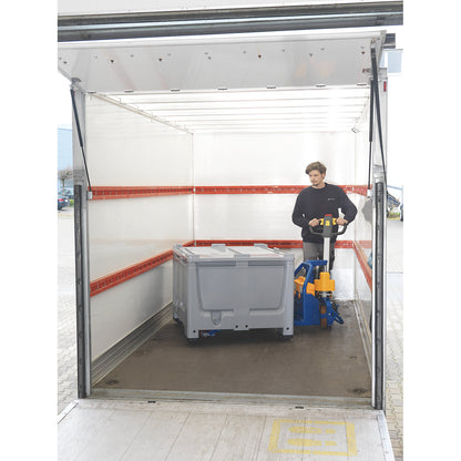 Electric pallet truck E15, max. load 1500 kg, fork dimensions LxW 1150 x 550 mm.