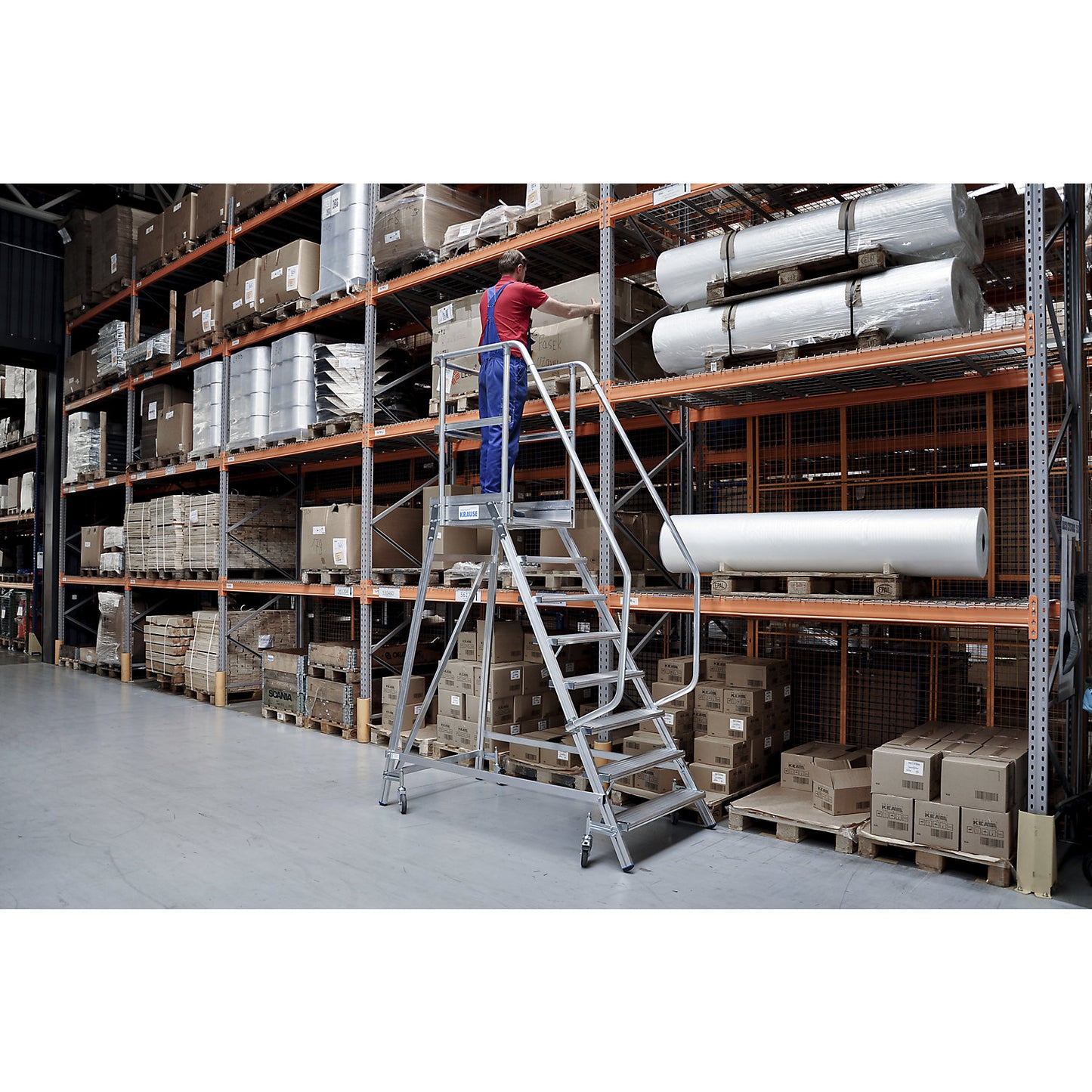 Mobile safety steps, single sided access, foot rail, 8 steps.