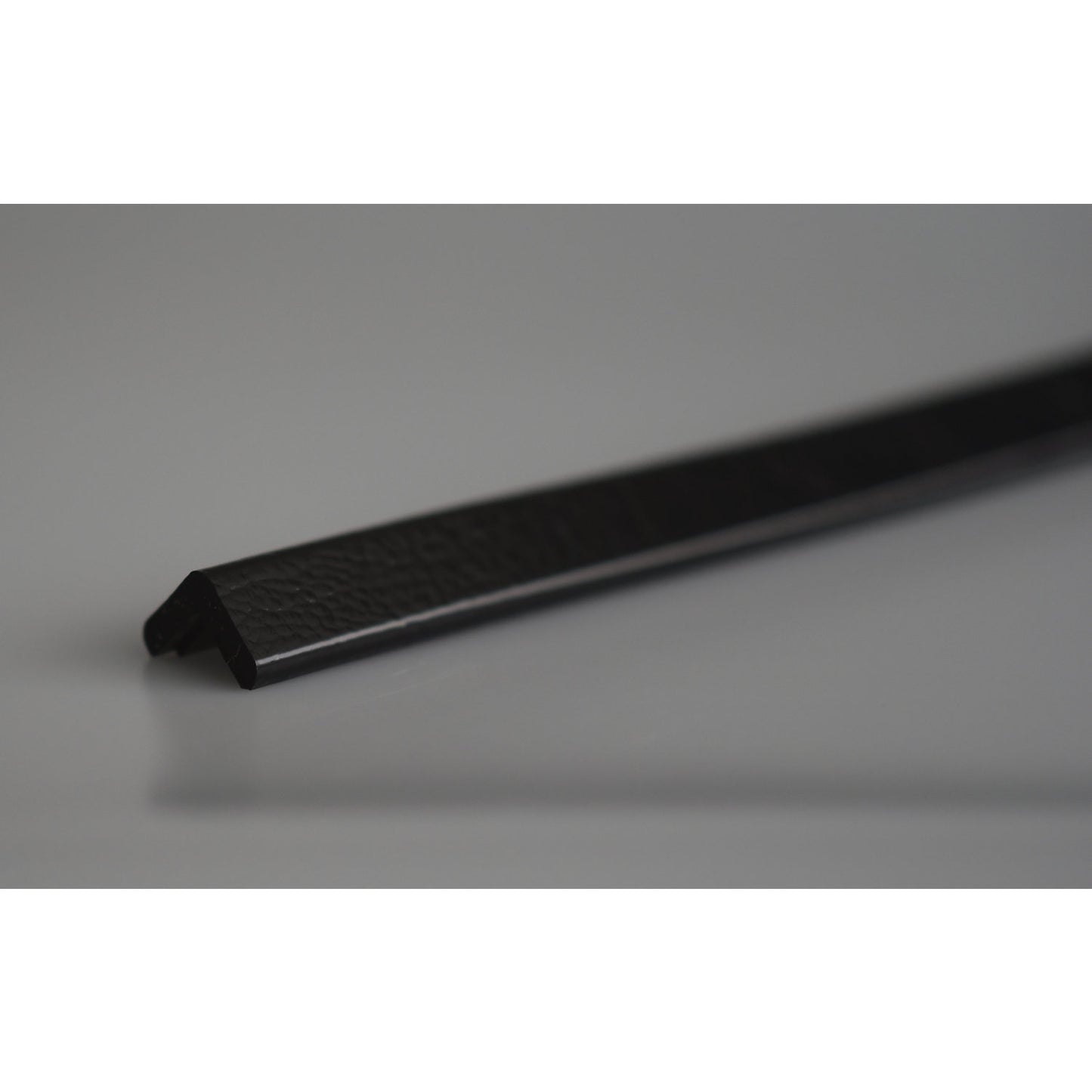Knuffi® corner protection, type E, 1 m piece, black, magnetic.